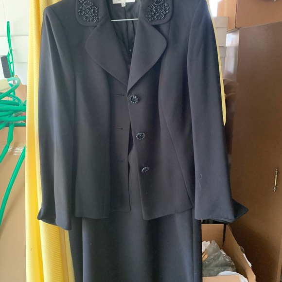 Dresses - Picture 14 of 14